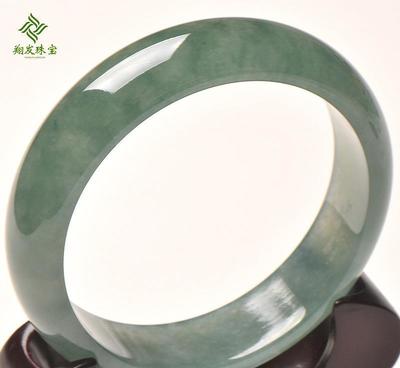 翔發珠寶 天然緬甸玉器精品，油青翡翠手鐲的雅致魅力